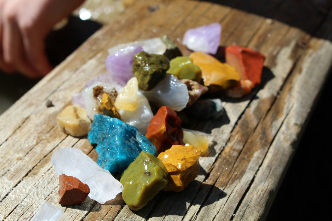 Les bienfaits des pierres naturelles dans les bijoux faits main