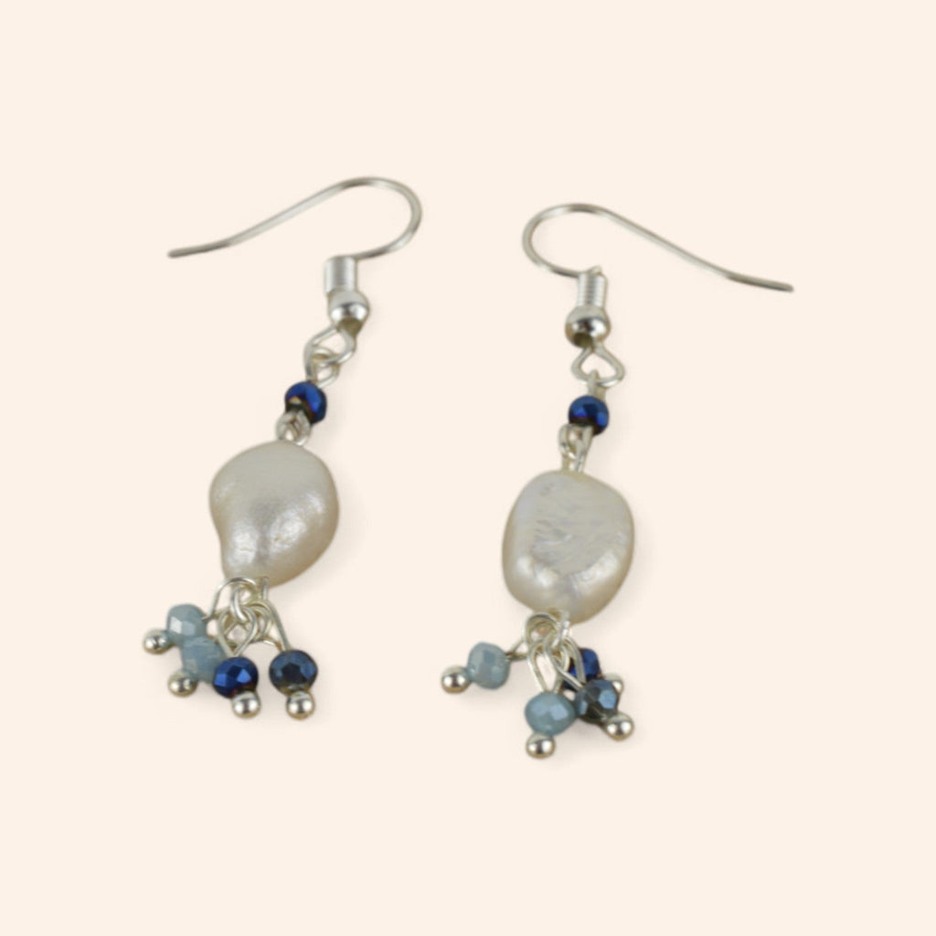 Boucles d'oreilles perle d'eau douce et perles cristal bleu  Boucles d'Oreilles Jethyka