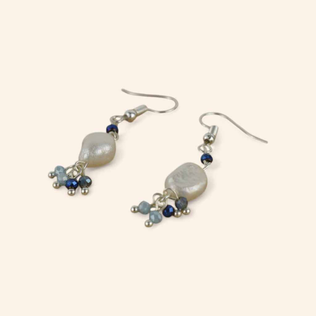 Boucles d'oreilles perle d'eau douce et perles cristal bleu  Boucles d'Oreilles Jethyka