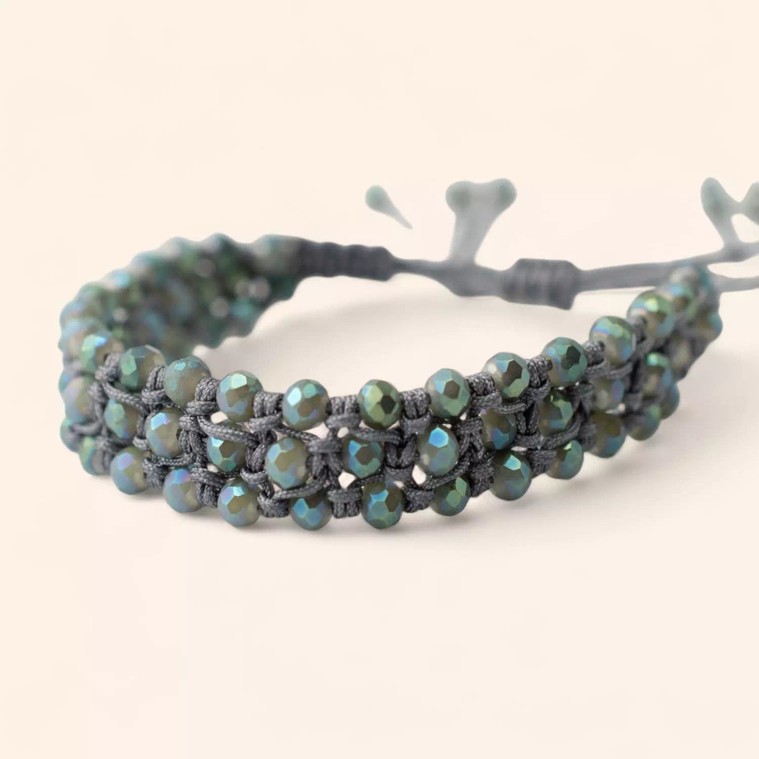 Bracelet Macramé Fait Main avec Perles Cristal Grises  Bracelet Jethyka