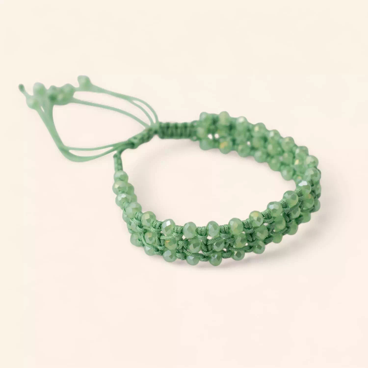 Bracelet Macramé Fait Main avec Perles Cristal Vert Pastel  Bracelet Jethyka