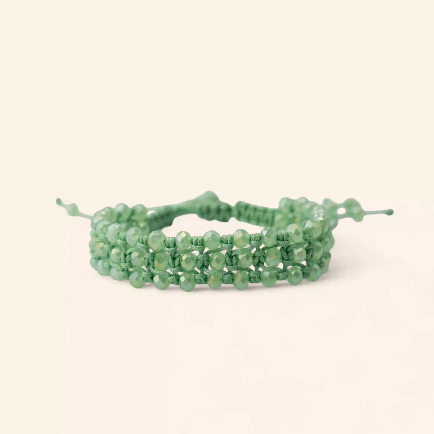 Bracelet Macramé Fait Main avec Perles Cristal Vert Pastel  Bracelet Jethyka