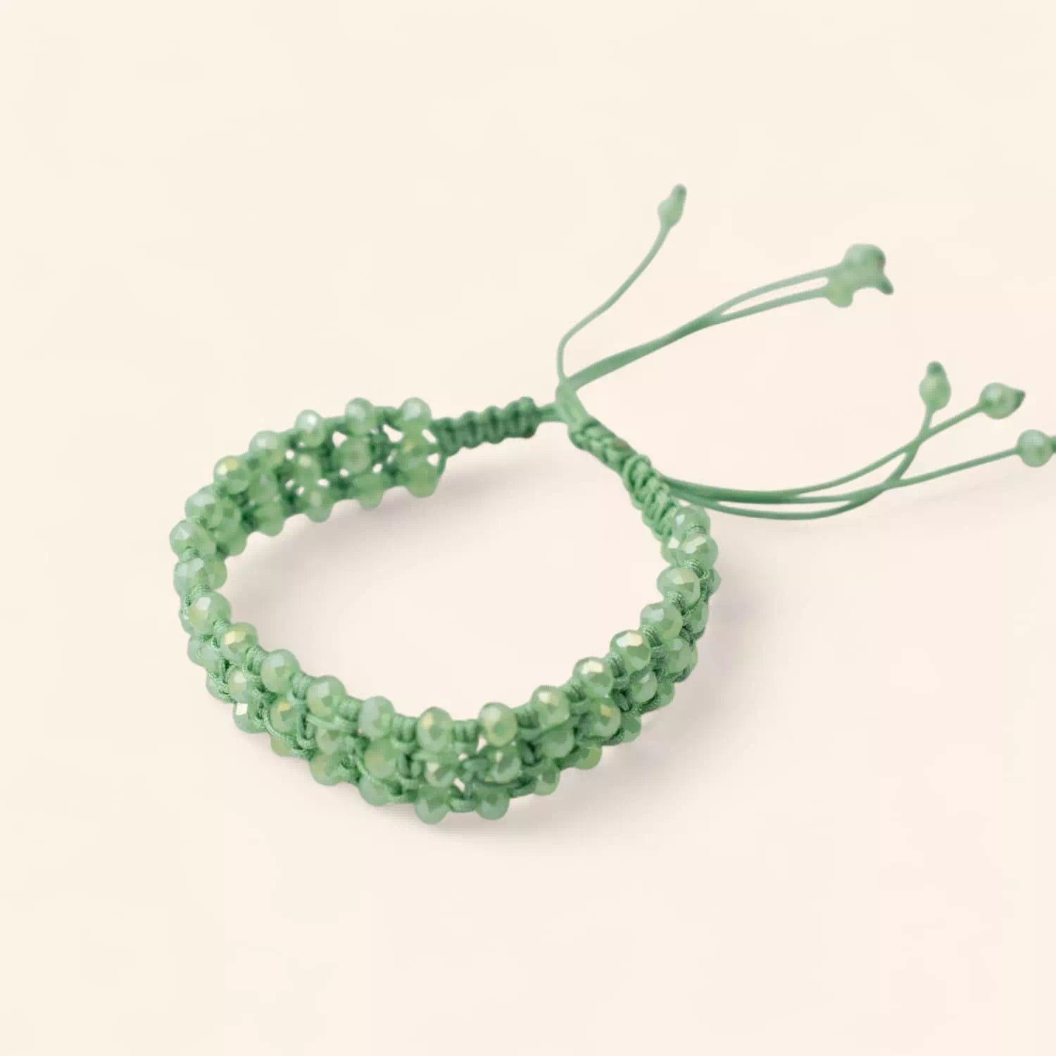 Bracelet Macramé Fait Main avec Perles Cristal Vert Pastel  Bracelet Jethyka
