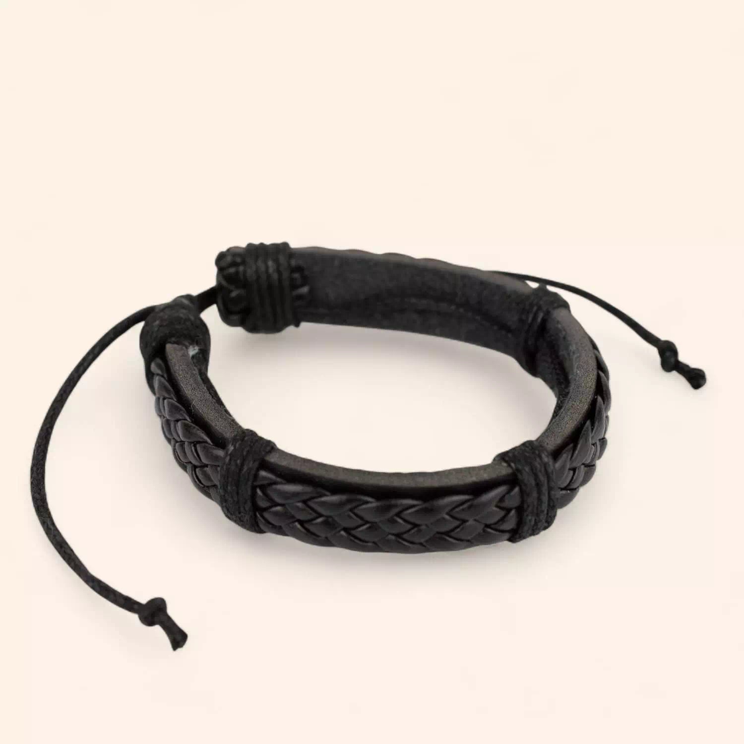 Bracelet homme en Cuir noir tressé  Bracelet Jethyka
