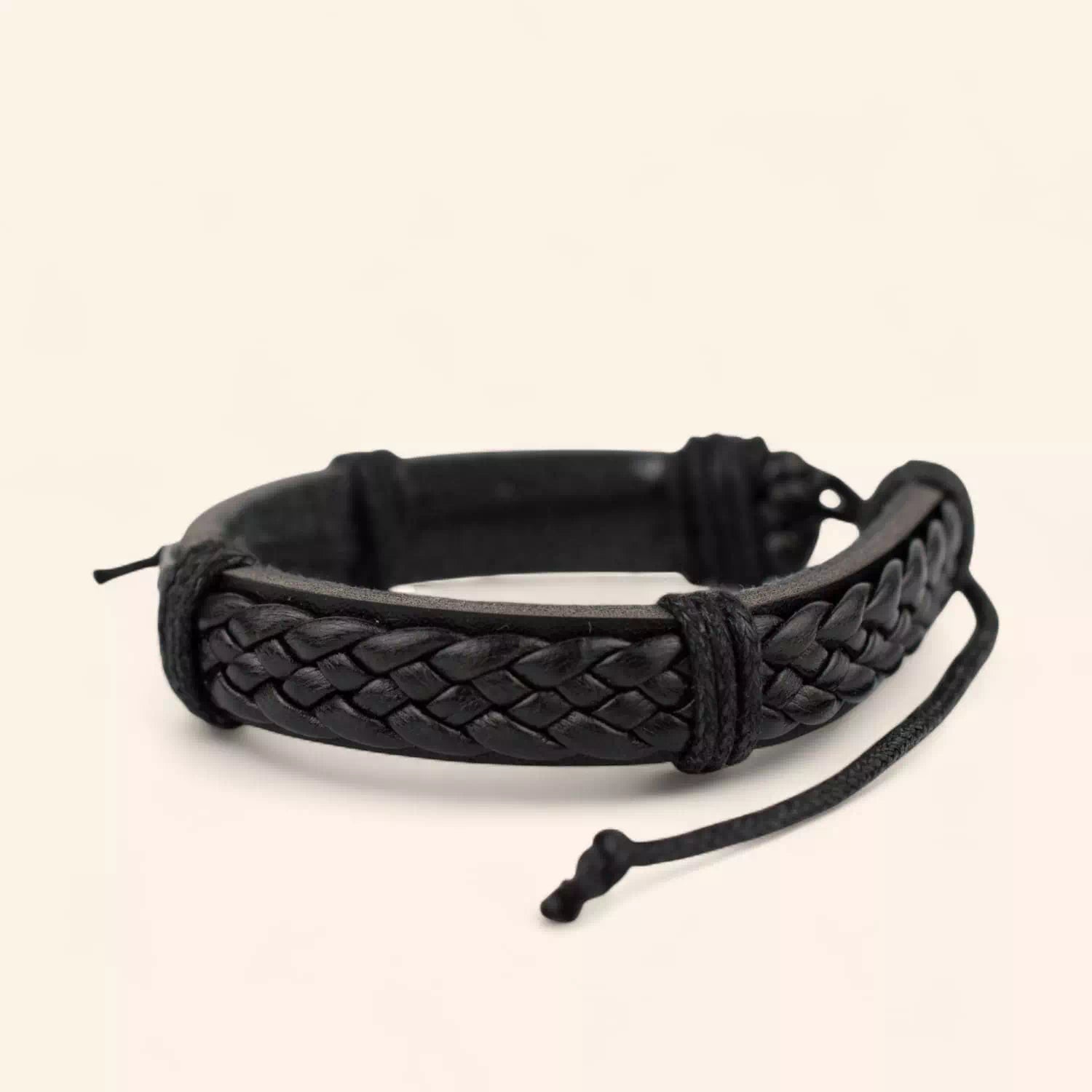 Bracelet homme en Cuir noir tressé  Bracelet Jethyka