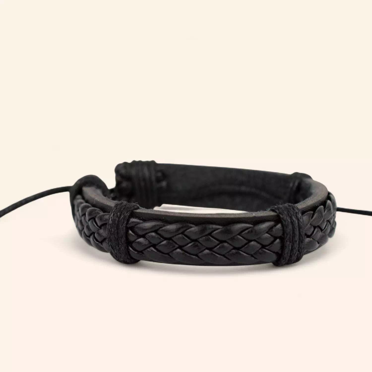 Bracelet homme en Cuir noir tressé  Bracelet Jethyka