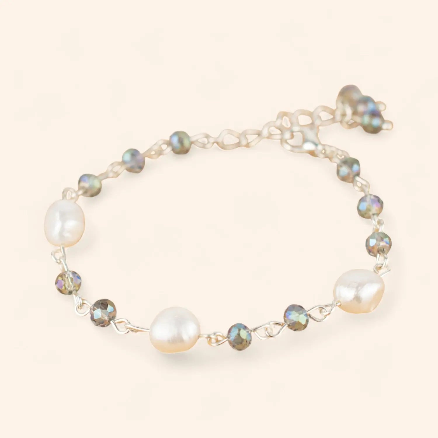 Bracelet perles Eau Douce et perles cristal Gris bleuté  Bracelet Jethyka