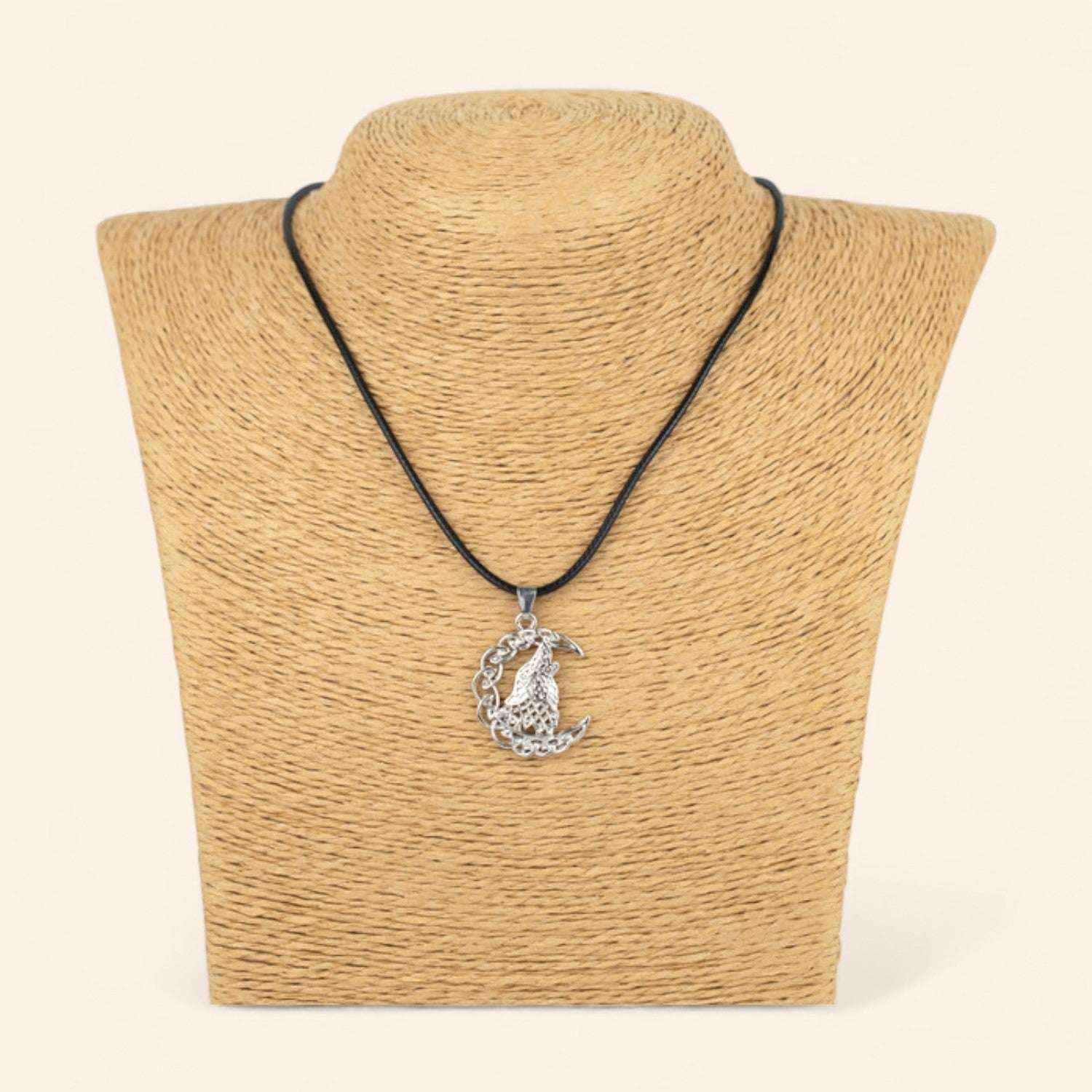 Pendentif Loup argenté Cordon noir