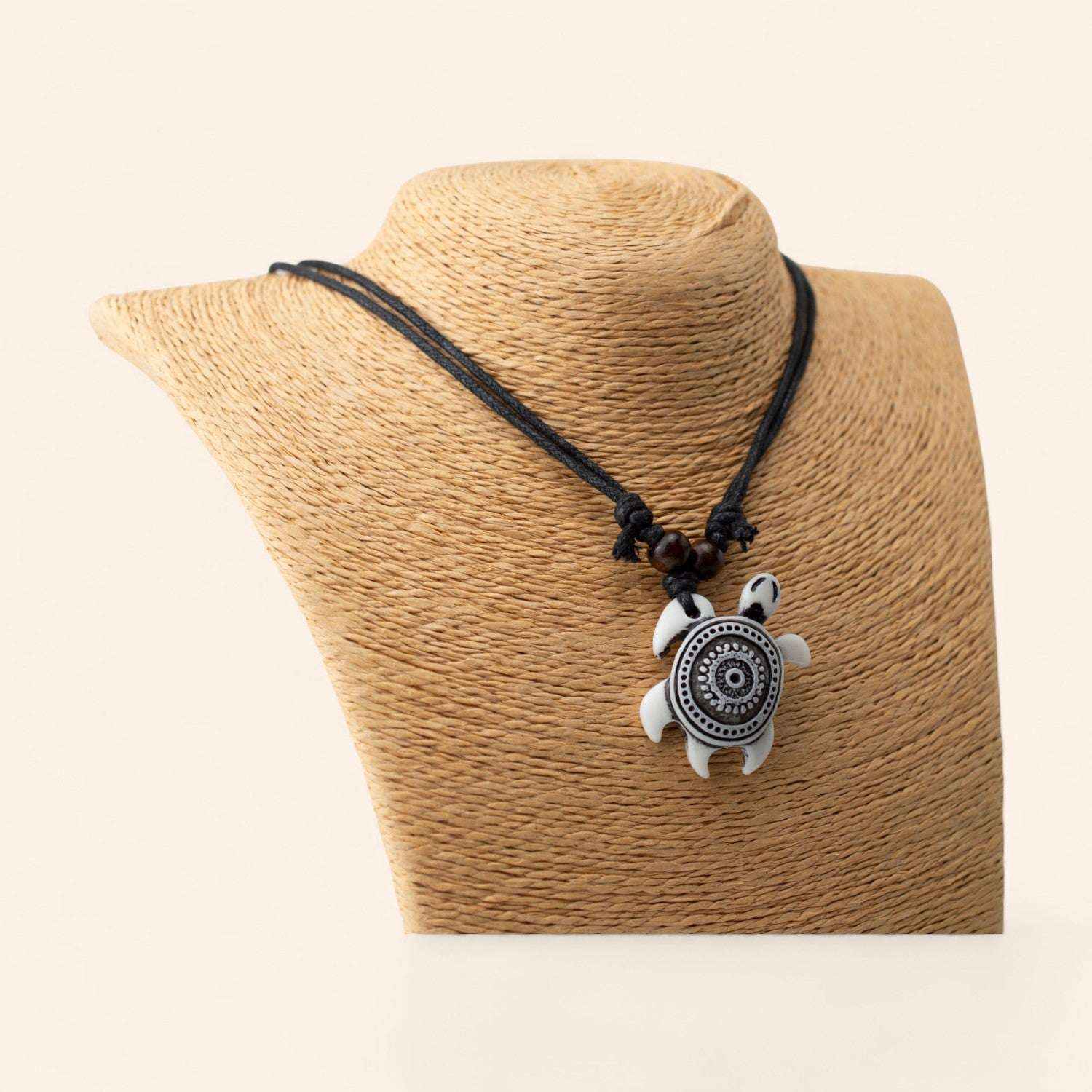 Collier Tortue blanche motif Mandala