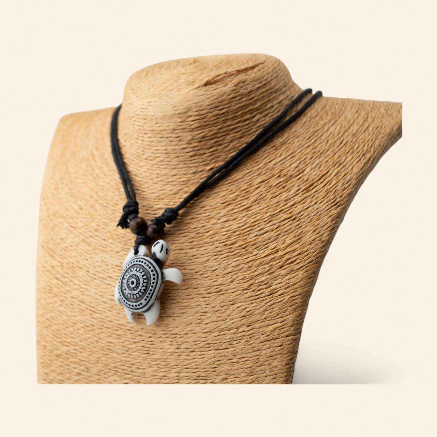 Collier Tortue blanche motif Mandala
