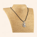 Collier pendentif Loup Hurlant à la Lune  Collier Jethyka