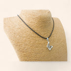 Pendentif papillon argenté chaîne et cordon noir  Pendentif Jethyka