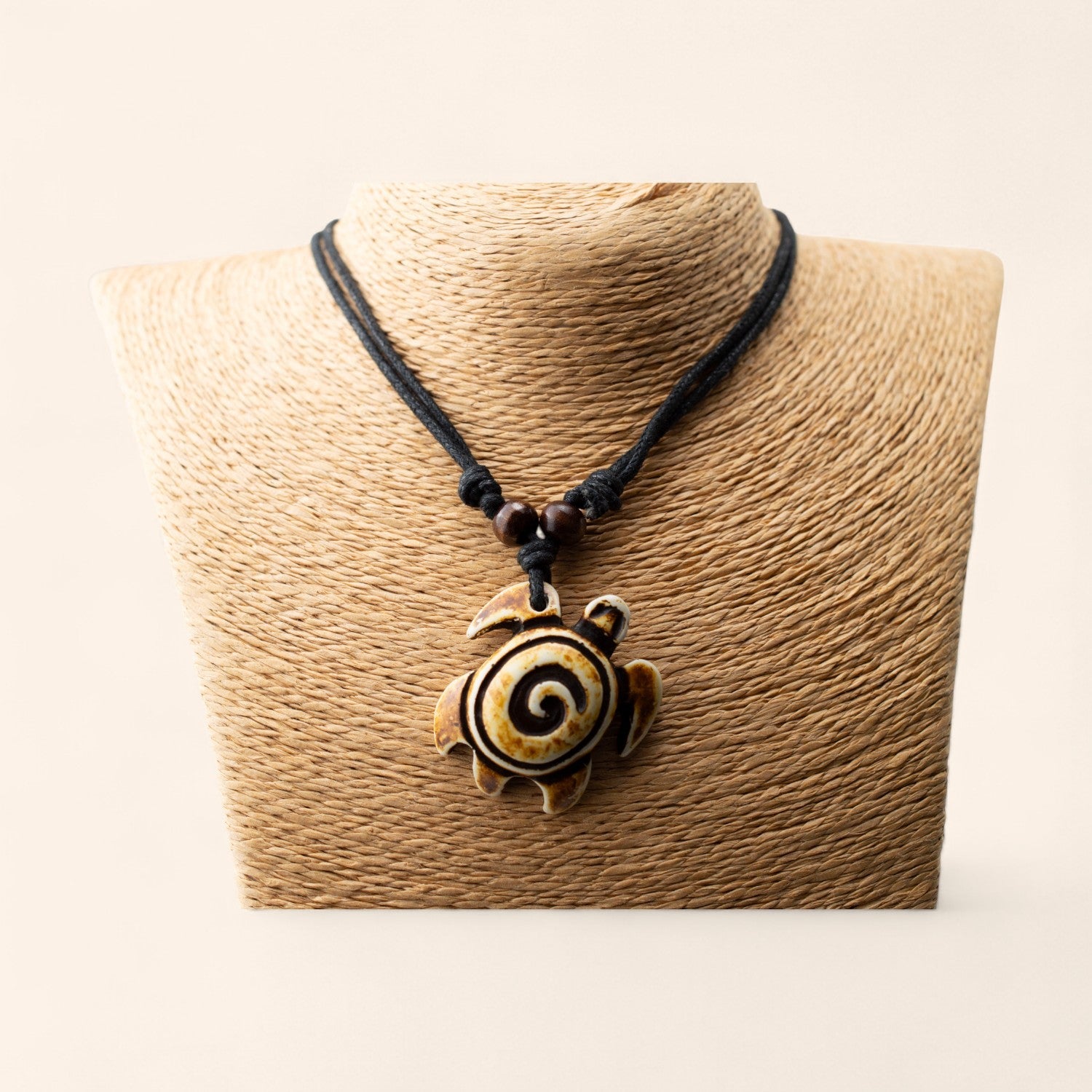Collier homme tortue marron avec spirale  Collier Jethyka