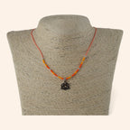 Collier en Perles Rocailles Oranges et Pendentif Triquetra Cœur  Collier Jethyka