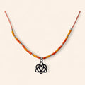Collier en Perles Rocailles Oranges et Pendentif Triquetra Cœur  Collier Jethyka