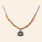 Collier en Perles Rocailles Oranges et Pendentif Triquetra Cœur  Collier Jethyka