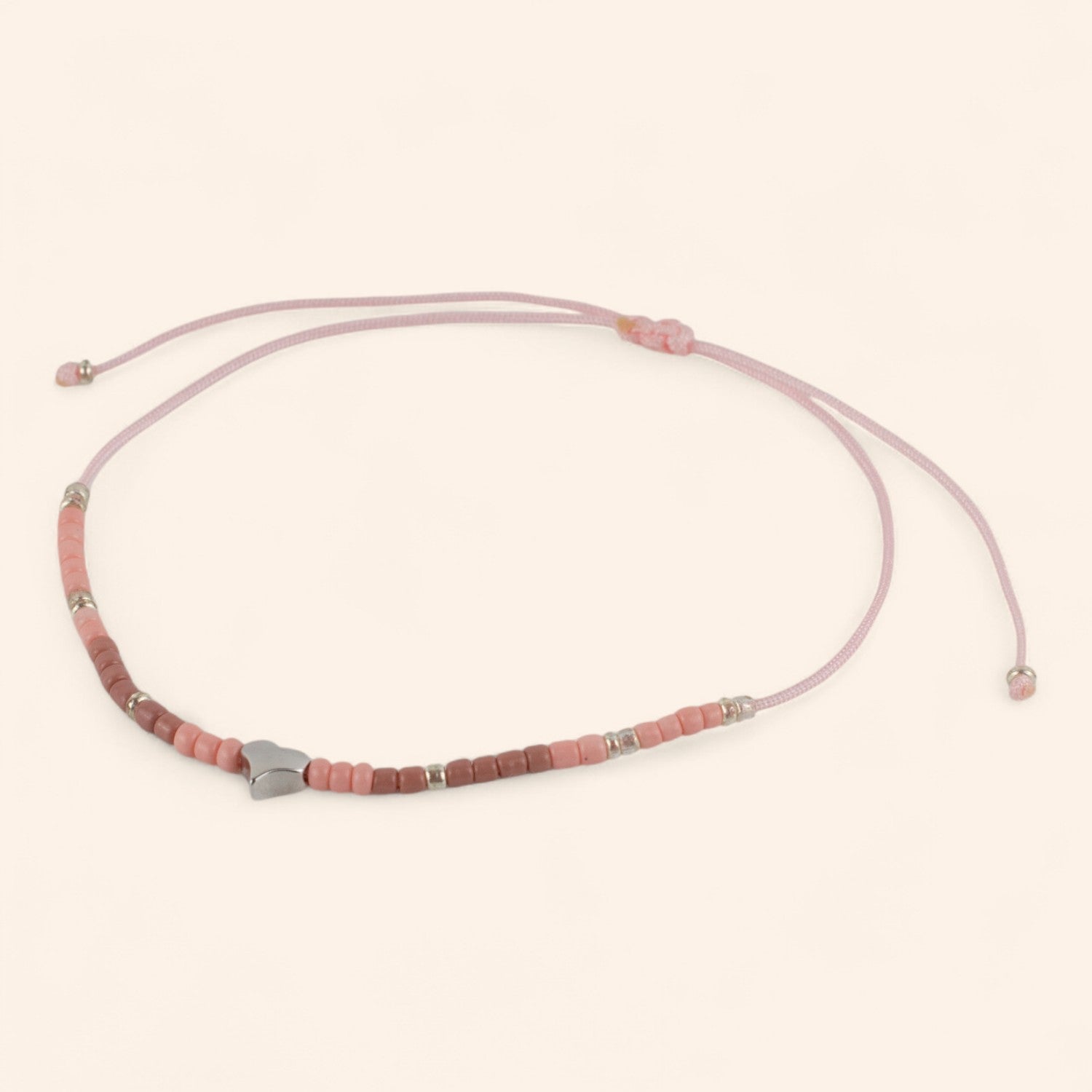 Bracelet en perles rocailles roses et perle cœur en métal argenté  Bracelet Jethyka