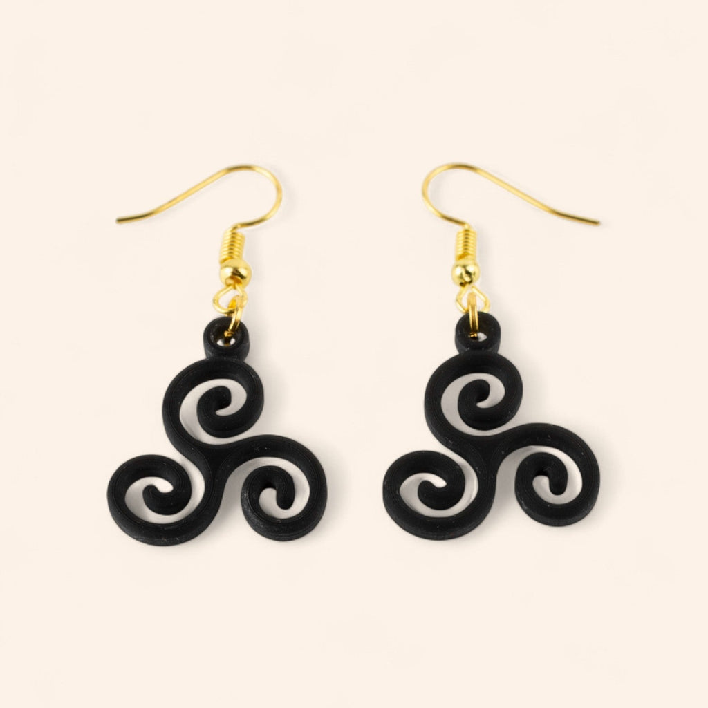 Boucles d'oreilles Triskell en résine noire  Boucles d'Oreilles Jethyka
