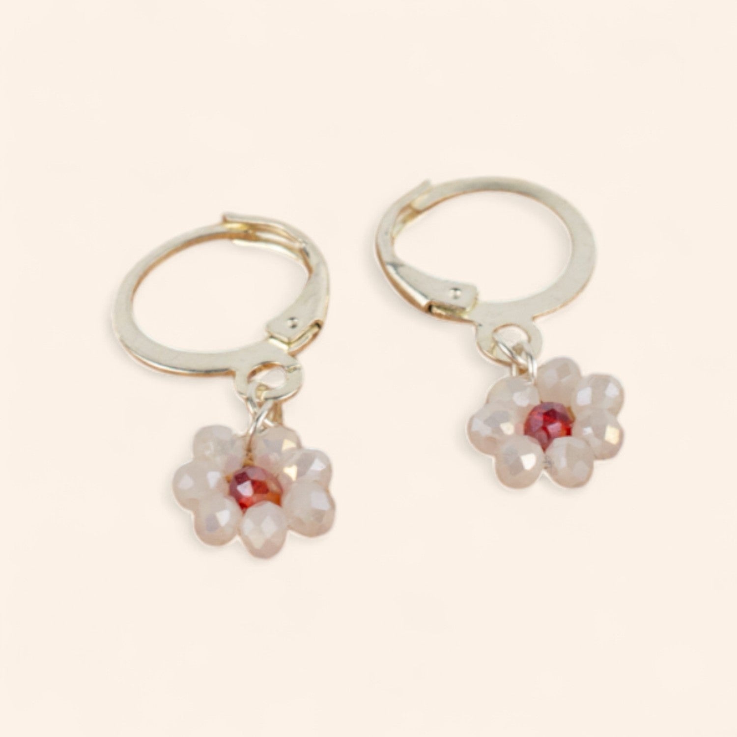 Boucles d'oreilles fleur en perles de cristal blanches  Boucles d'Oreilles Jethyka