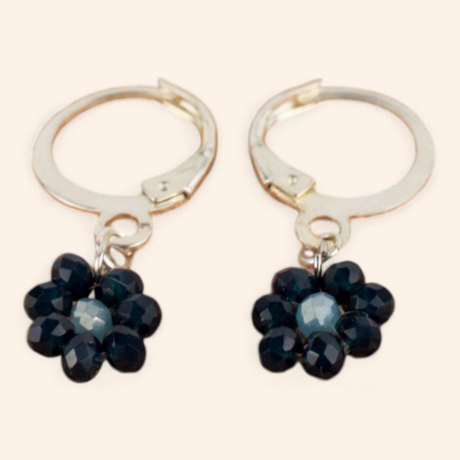 Boucles Fleur perles de cristal bleu marine  Boucles d'Oreilles Jethyka