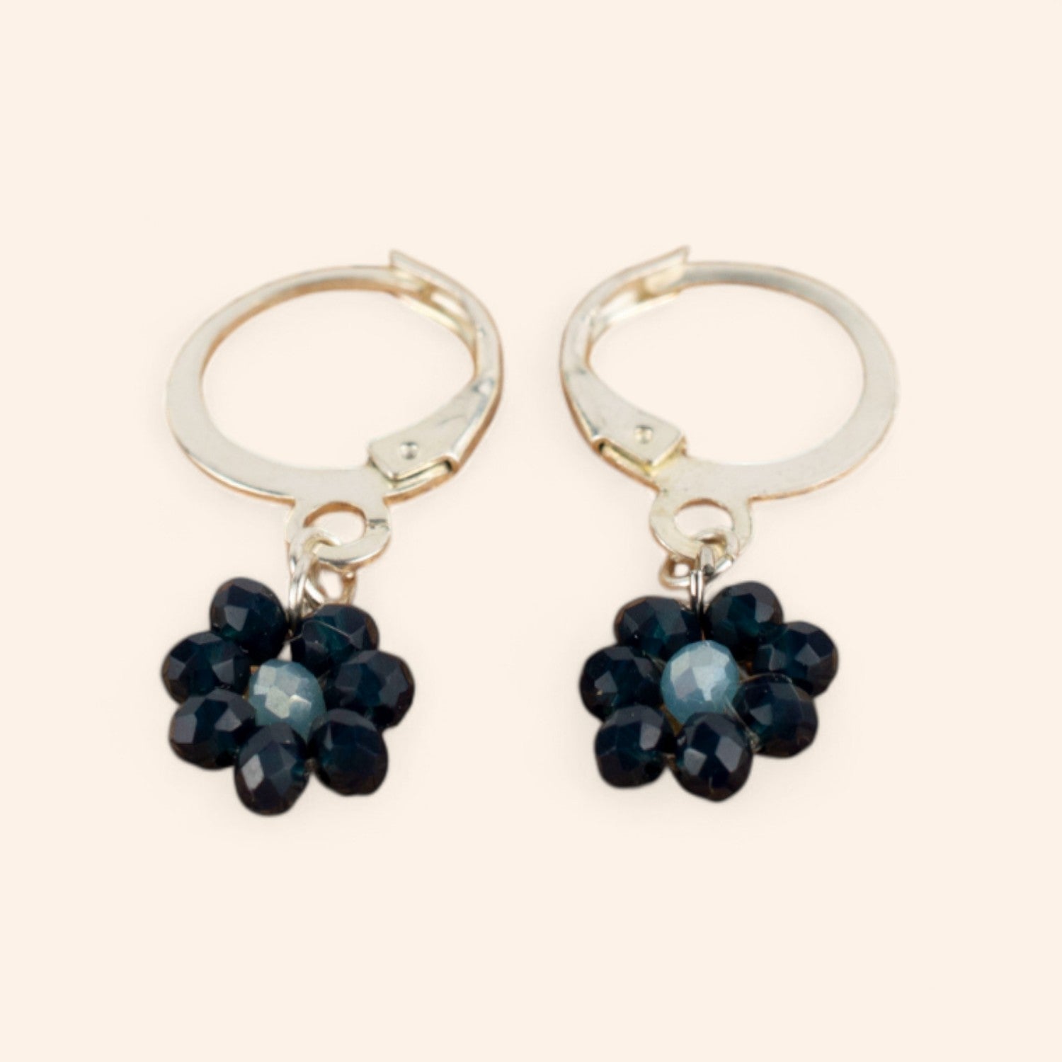 Boucles Fleur perles de cristal bleu marine  Boucles d'Oreilles Jethyka