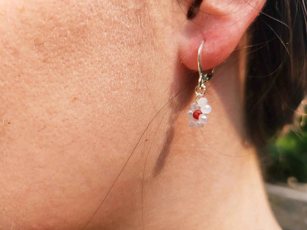 Boucles d'oreilles fleur en perles de cristal blanches