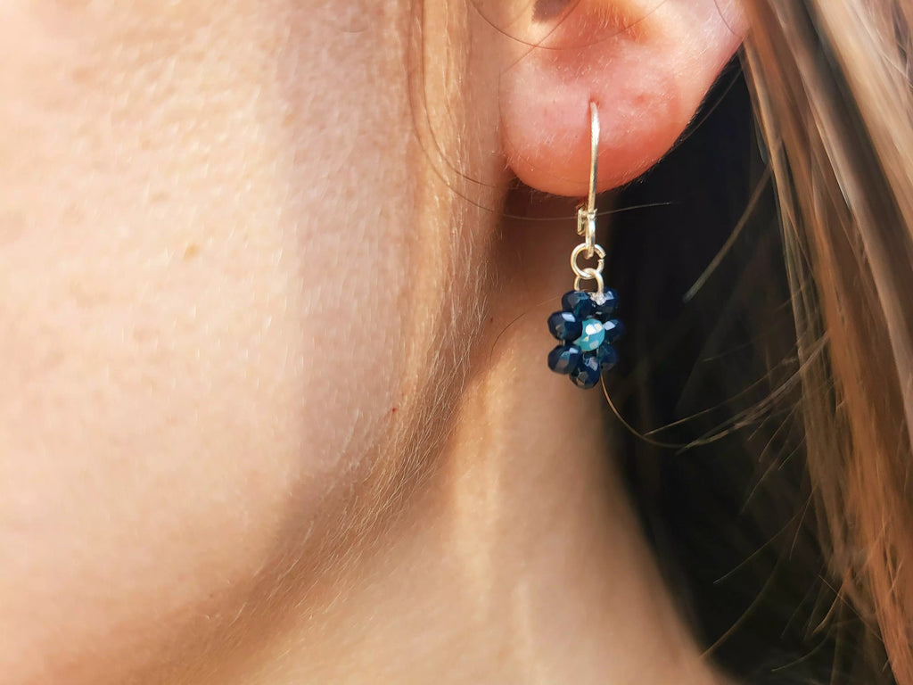 Boucles Fleur perles de cristal bleu marine  Boucles d'Oreilles Jethyka