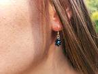 Boucles Fleur perles de cristal bleu marine  Boucles d'Oreilles Jethyka