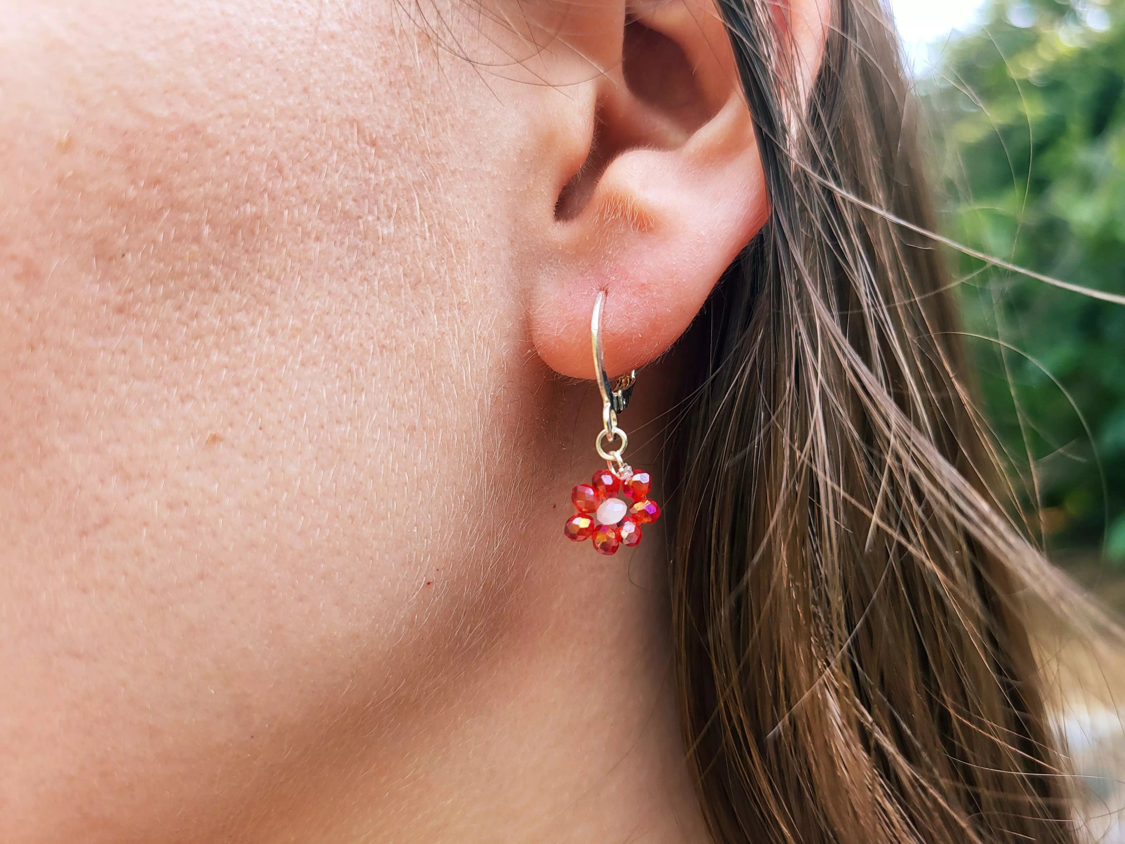 Boucles Fleur perles de cristal rouges  Boucles d'Oreilles Jethyka