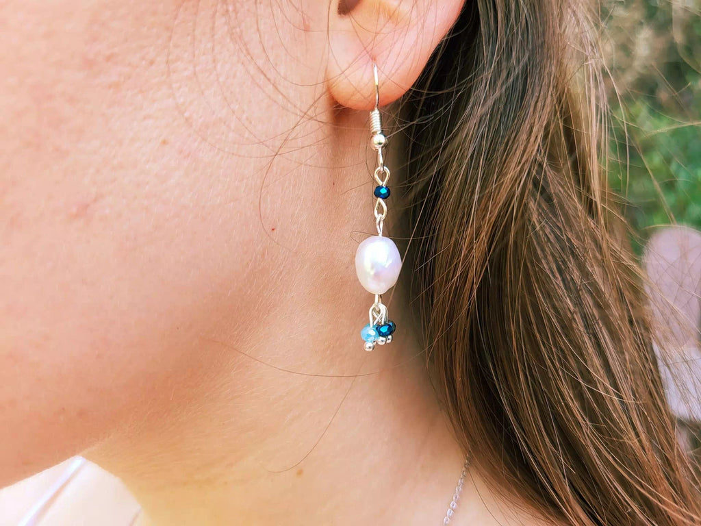 Boucles d'oreilles perle d'eau douce et perles cristal bleu  Boucles d'Oreilles Jethyka
