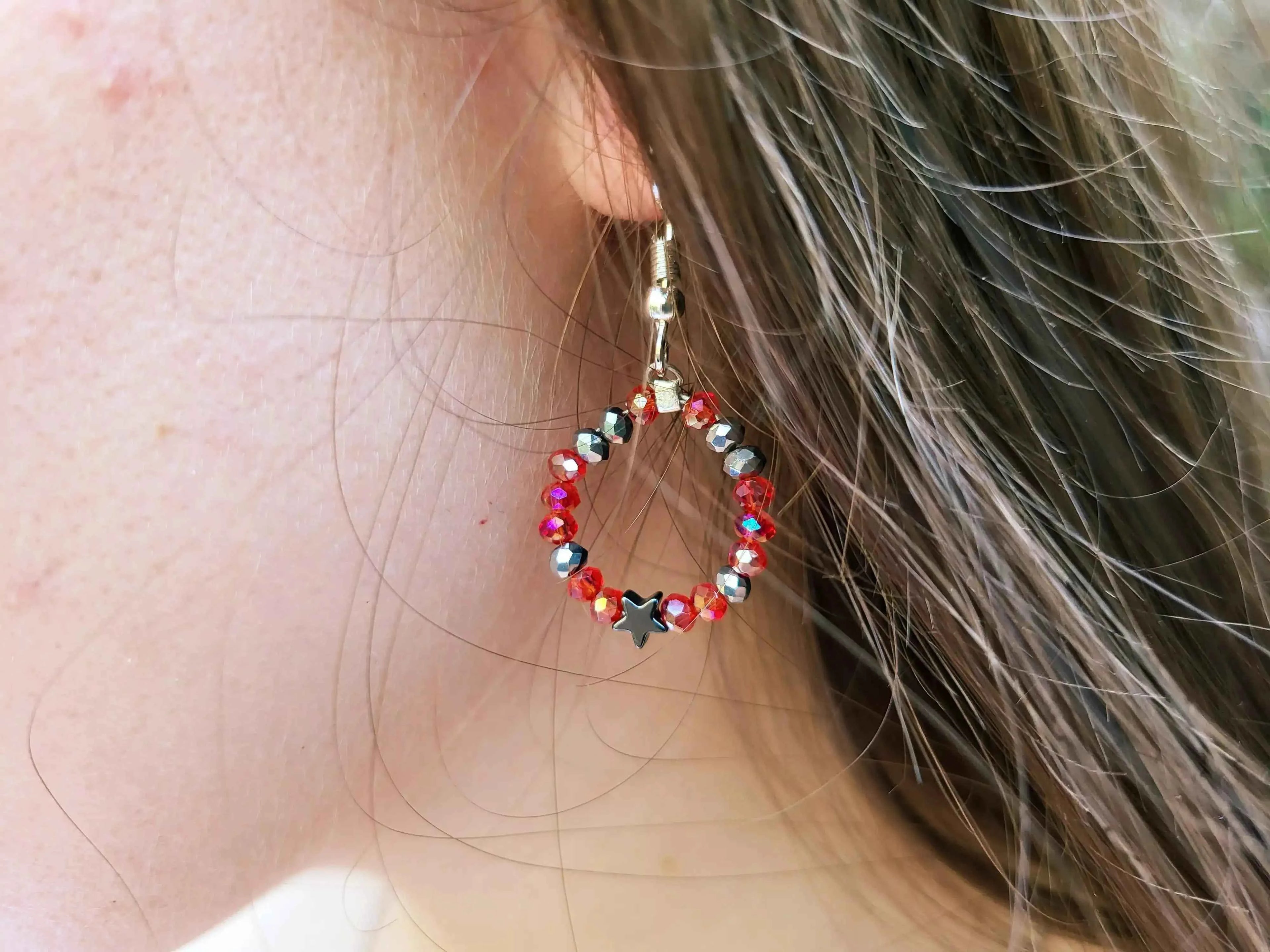 Boucles d'oreilles Etoile et perles cristal rouges