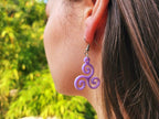 Boucles d'oreilles Triskell violettes en résine  Boucles d'Oreilles Jethyka