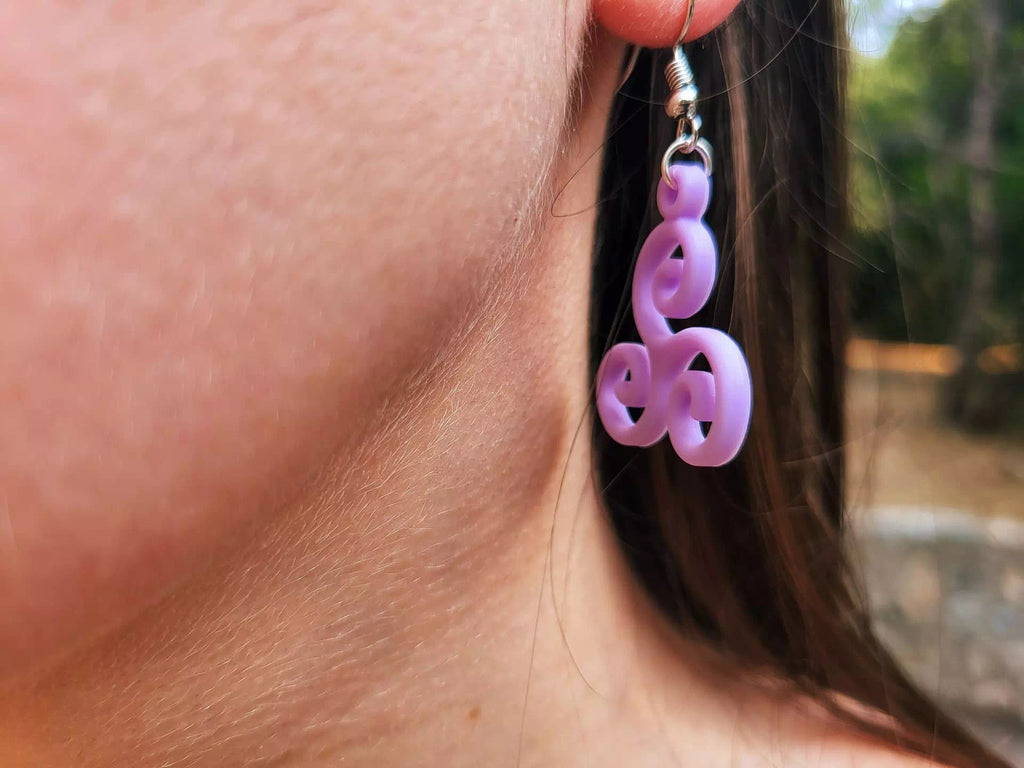 Boucles d'oreilles Triskell violettes en résine  Boucles d'Oreilles Jethyka