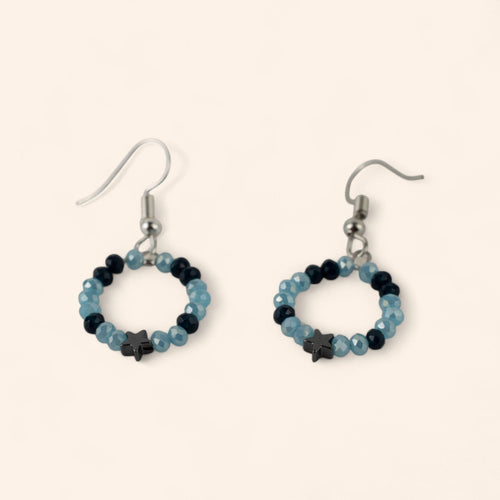 Boucles d'oreilles étoile en Hématite et perles cristal bleues  Boucles d'Oreilles Jethyka