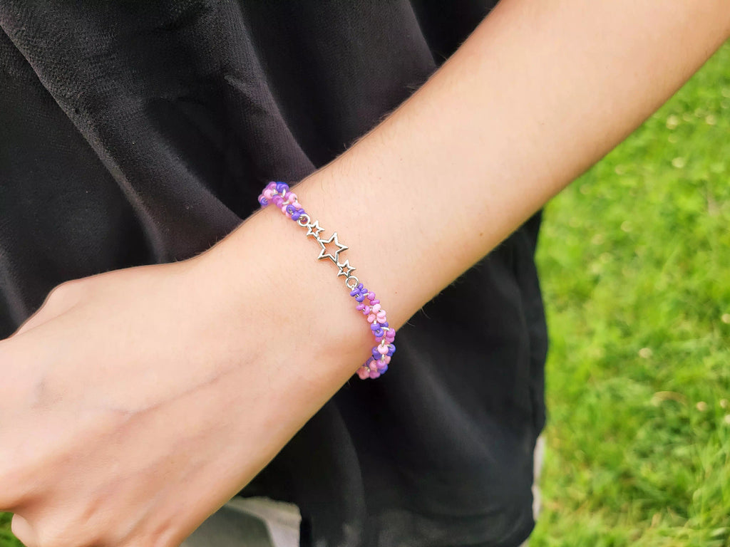 Bracelet en perles rocailles camaïeu violet et étoiles en métal argenté  Bracelet Jethyka