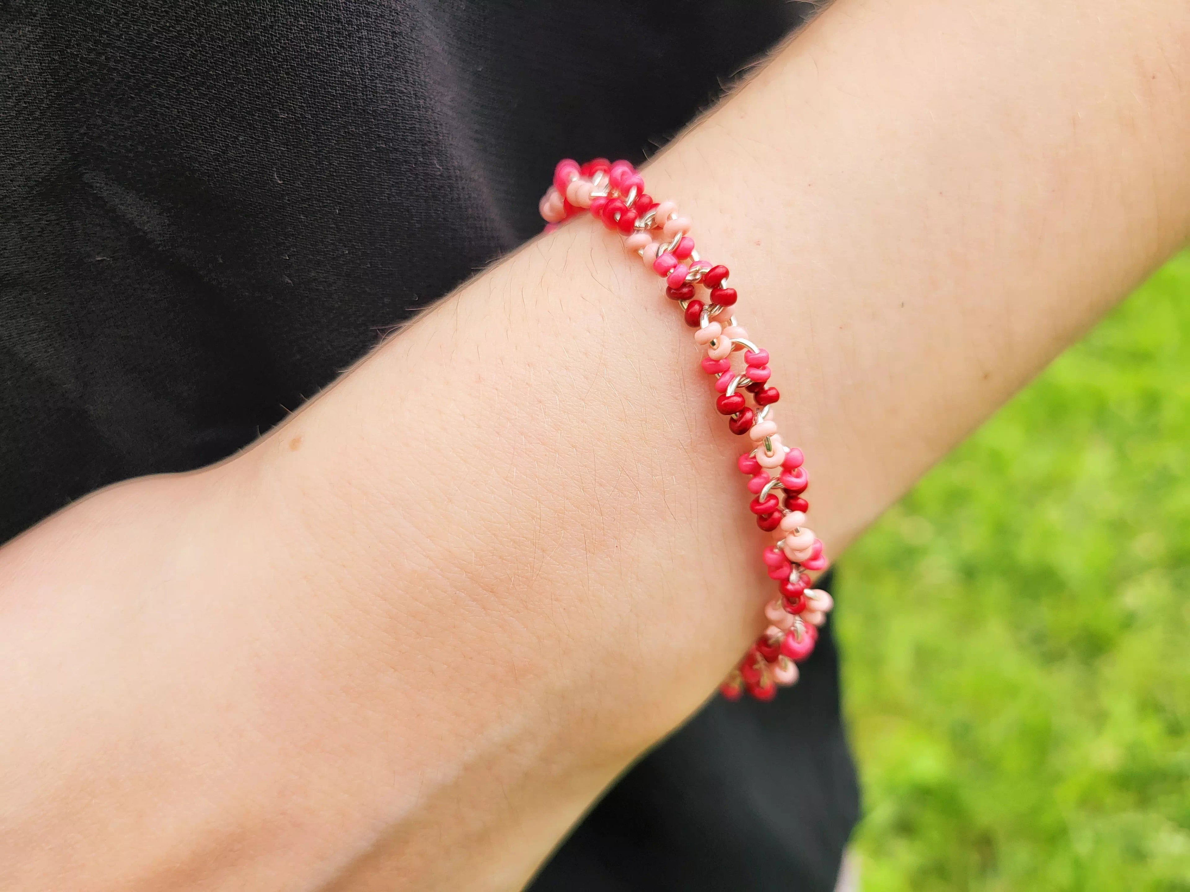 Bracelet en perles rocailles camaïeu rose et rouge  Bracelet Jethyka