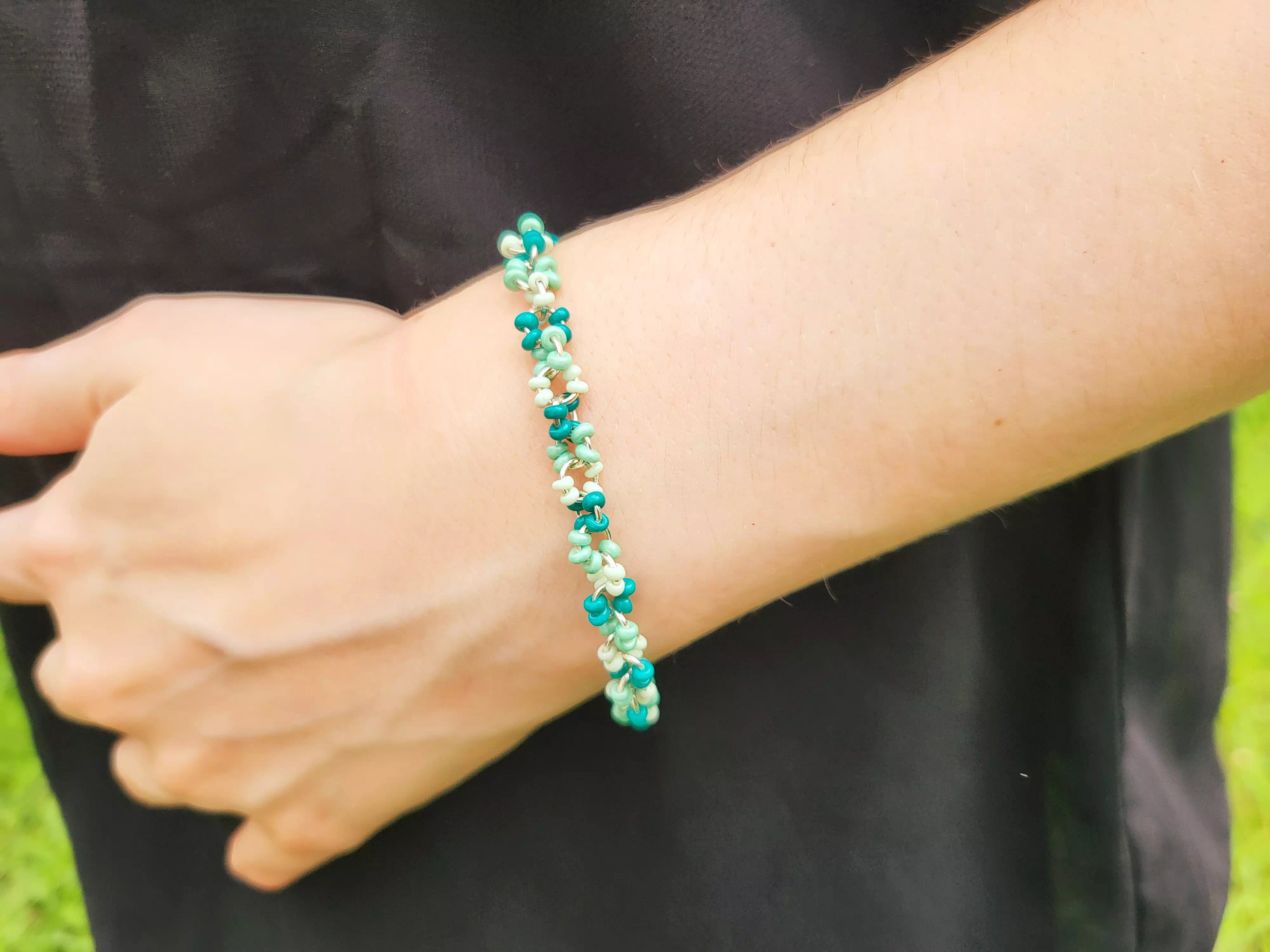 Bracelet en perles de rocailles camaïeu vert  Bracelet Jethyka