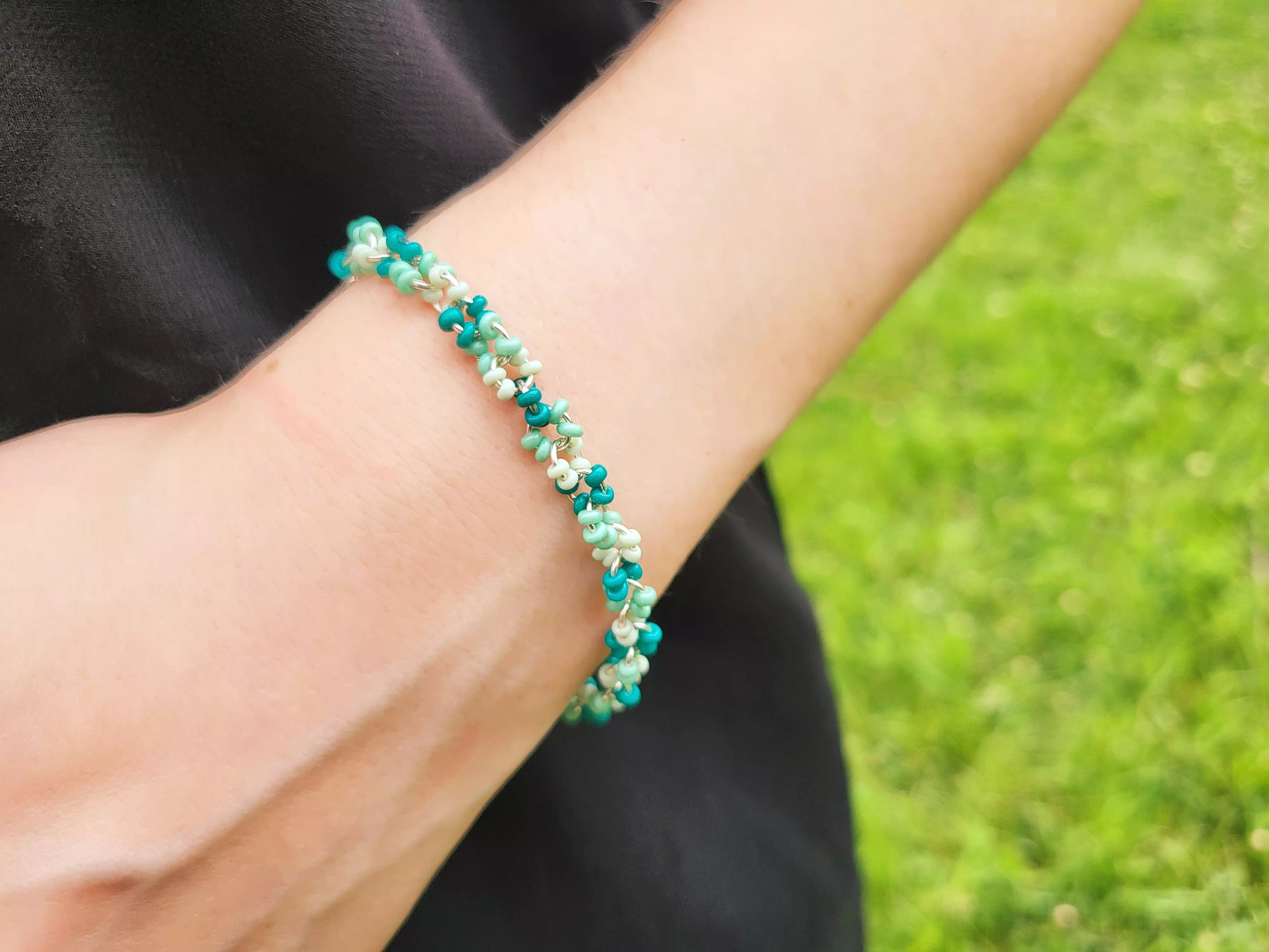 Bracelet en perles de rocailles camaïeu vert  Bracelet Jethyka