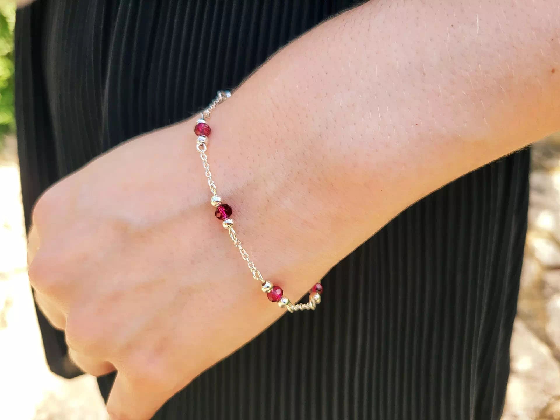 Bracelet Chaîne Argentée avec Perles Cristal Rose Framboise  Bracelet Jethyka