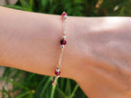 Bracelet Chaîne Argentée avec Perles Cristal Rose Framboise  Bracelet Jethyka
