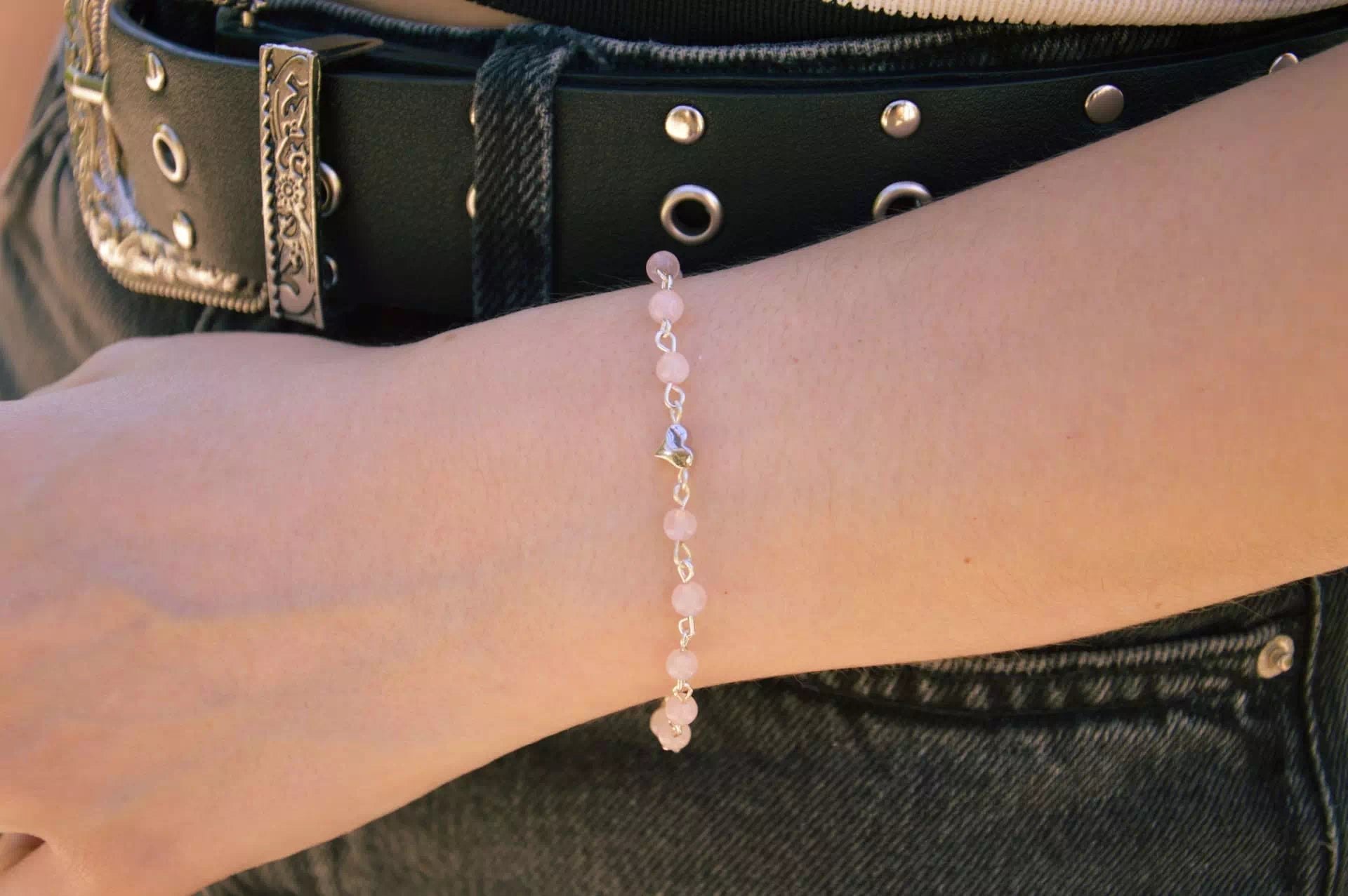 Bracelet en pierres naturelles Quartz Rose et perle cœur en métal argenté  Bracelet Jethyka