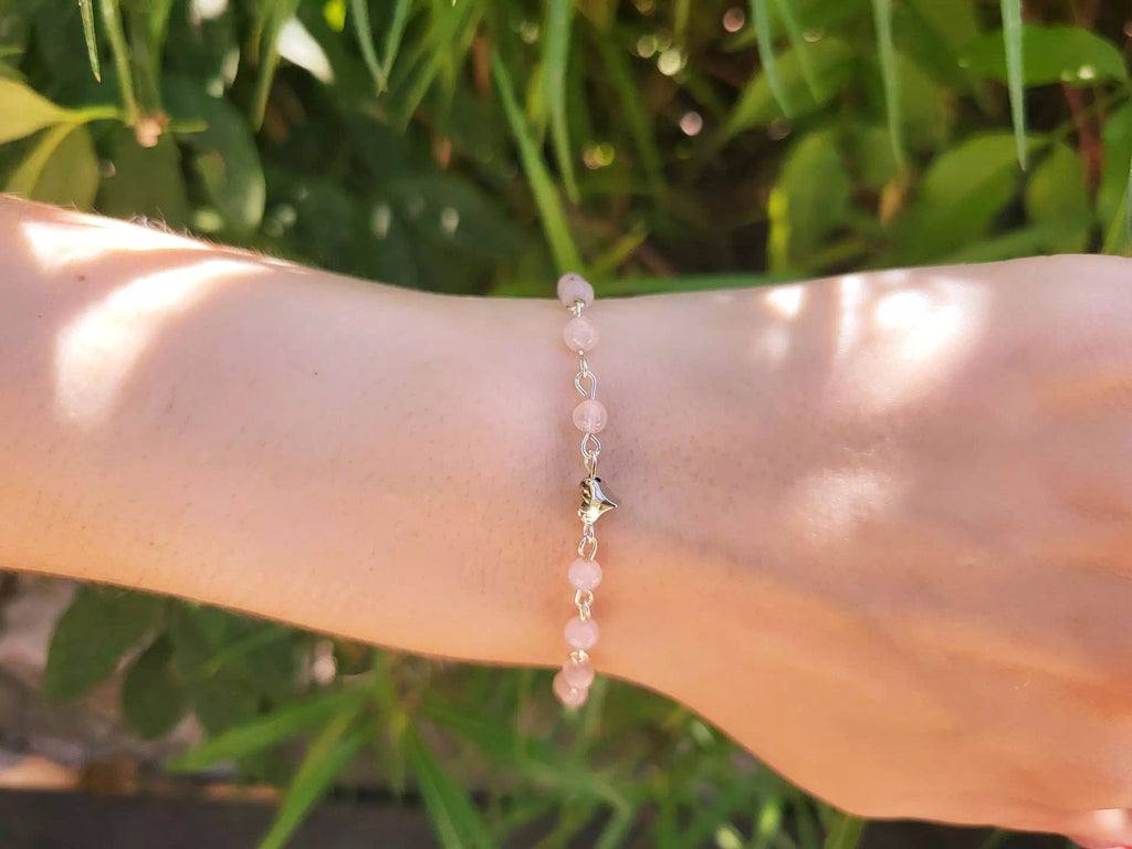 Bracelet en pierres naturelles Quartz Rose et perle cœur en métal argenté  Bracelet Jethyka