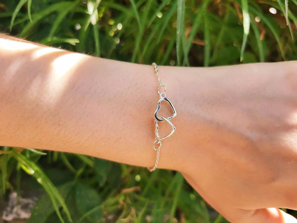 Bracelet femme chaîne argentée et pendentif 2 cœurs  Bracelet Jethyka