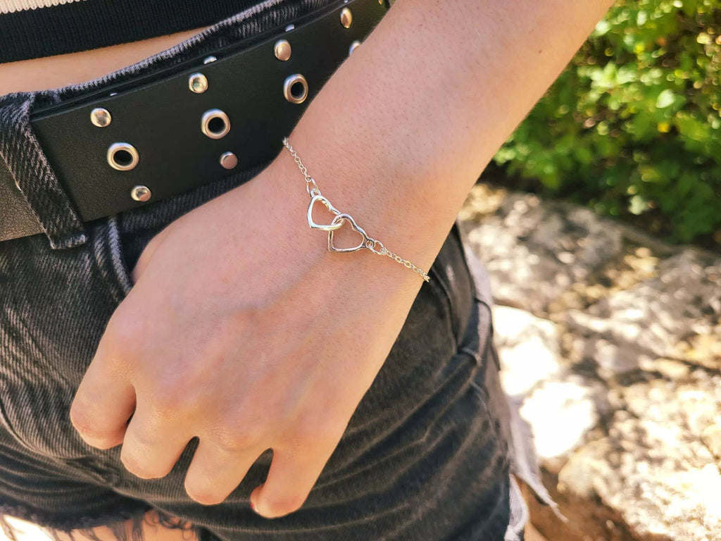 Bracelet femme chaîne argentée et pendentif 2 cœurs  Bracelet Jethyka