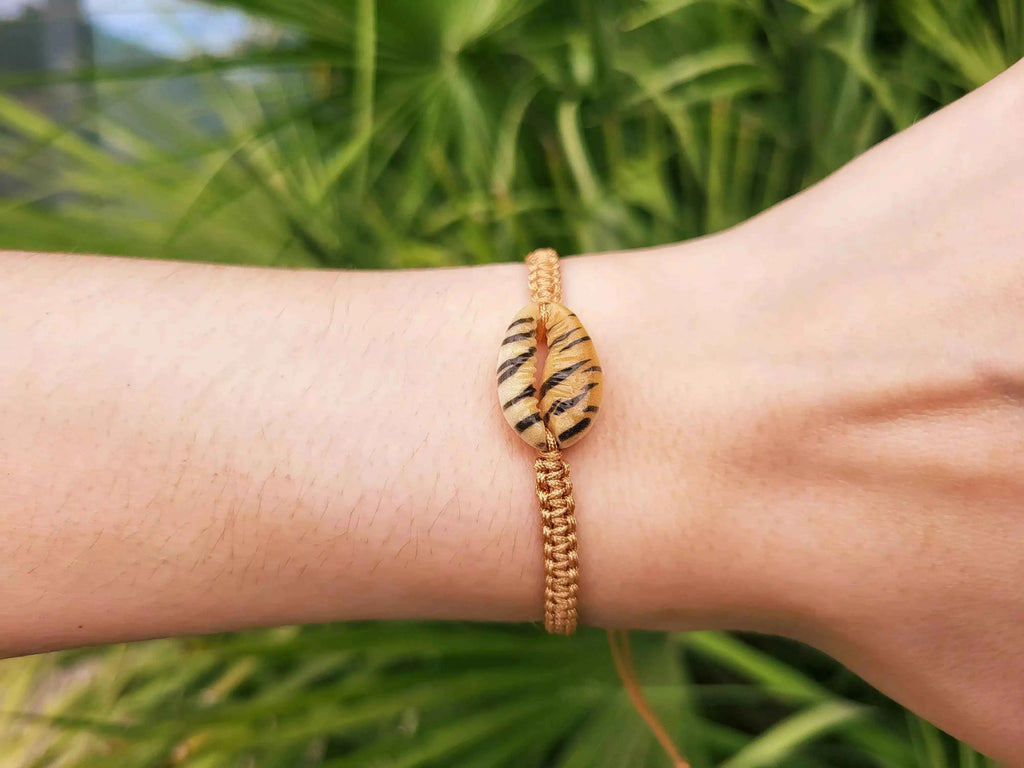 Bracelet Coquillage Cauris tigré macramé Camel