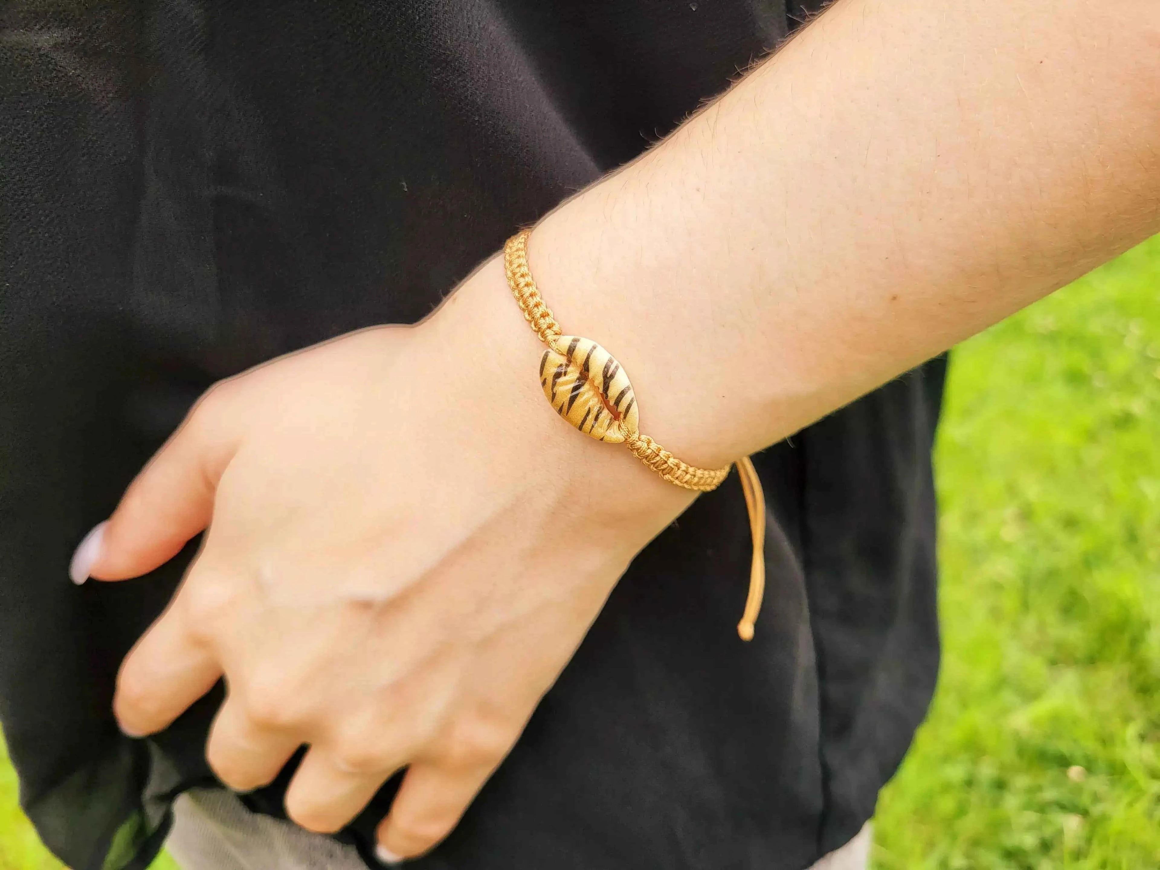 Bracelet Coquillage Cauris tigré macramé Camel