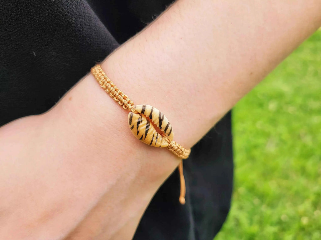 Bracelet Coquillage Cauris tigré macramé Camel