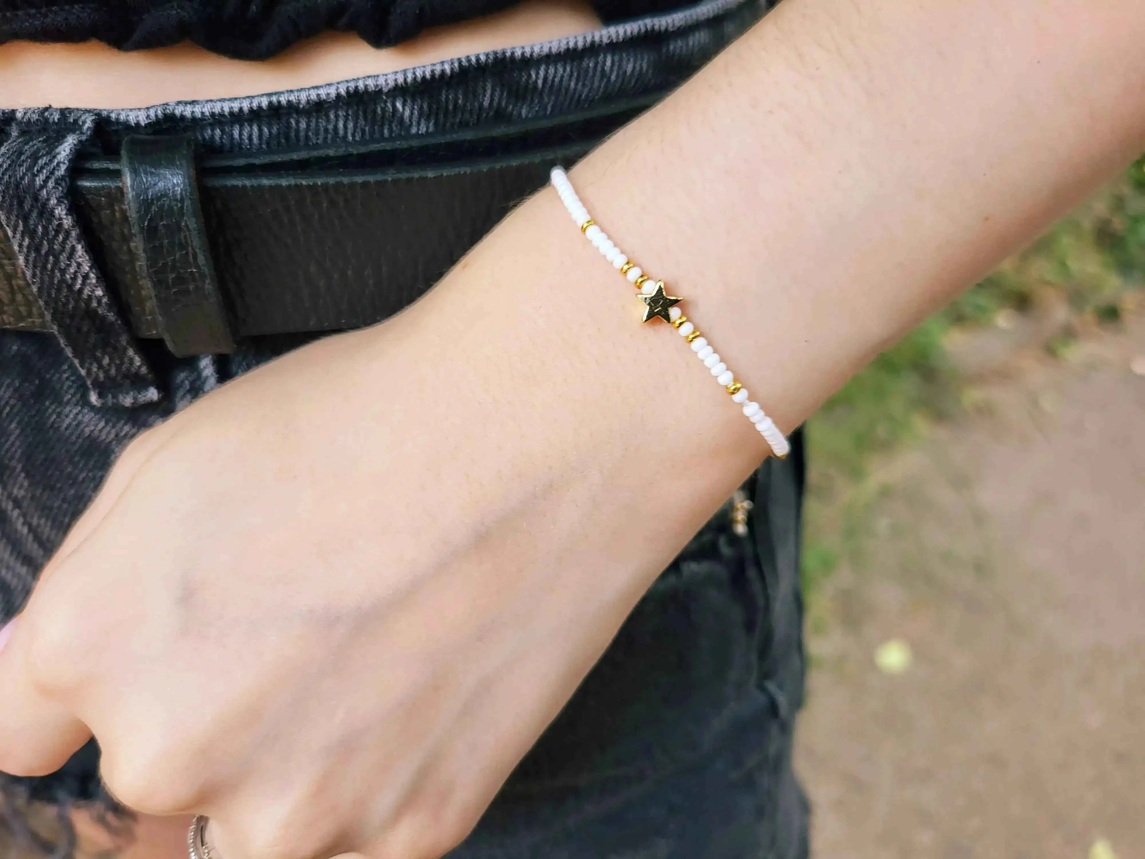 Bracelet Etoile en perles rocailles blanches et dorées