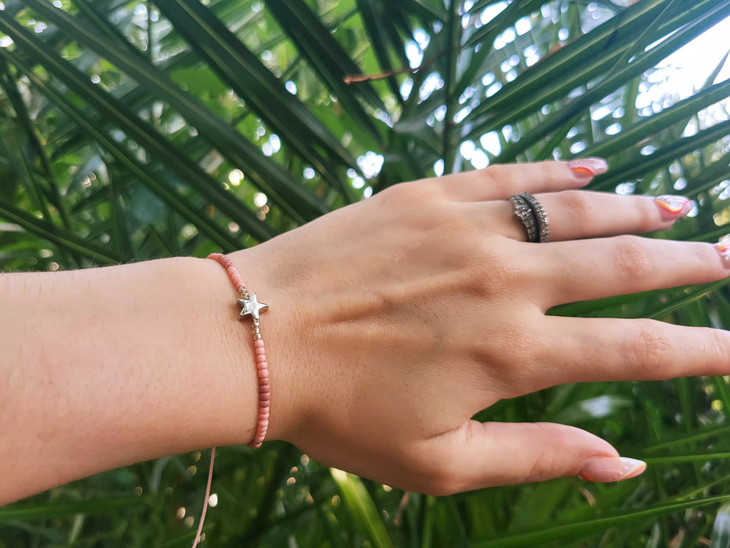 Bracelet étoile argentée et perles rocailles roses  Bracelet Jethyka