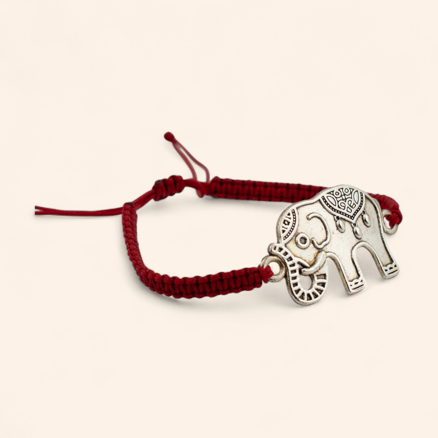 Bracelet Macramé Rouge et Eléphant argenté  Bracelet Jethyka